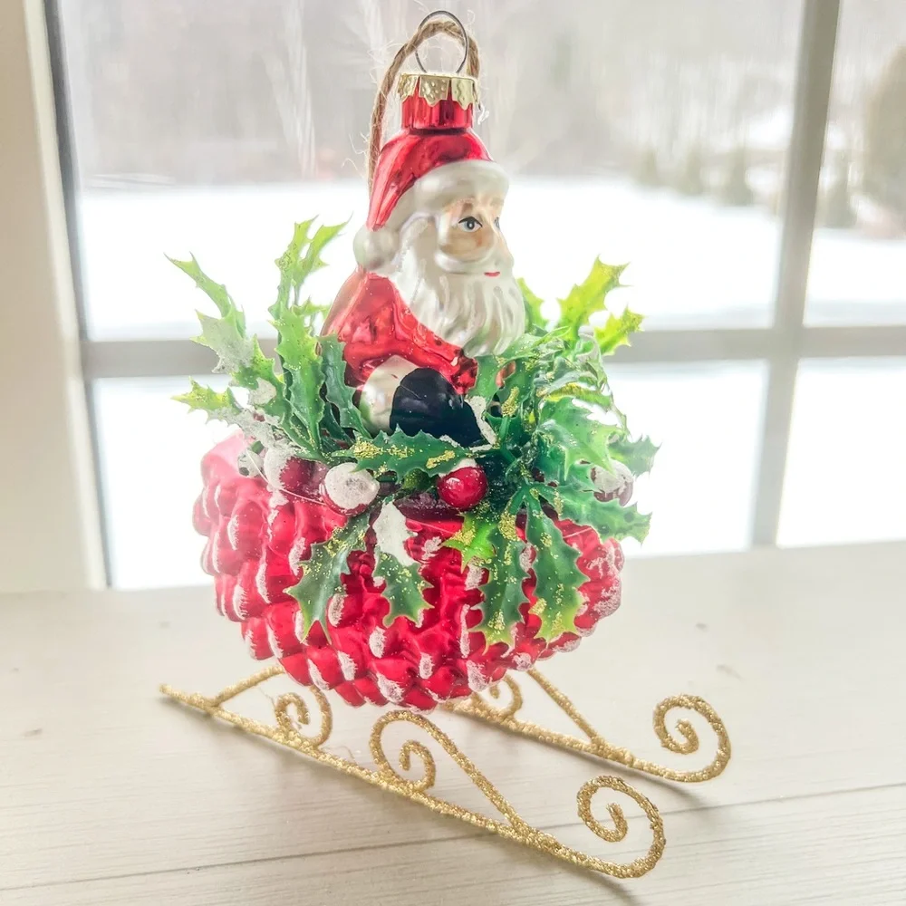 ❤️ Santa in sleigh ornament